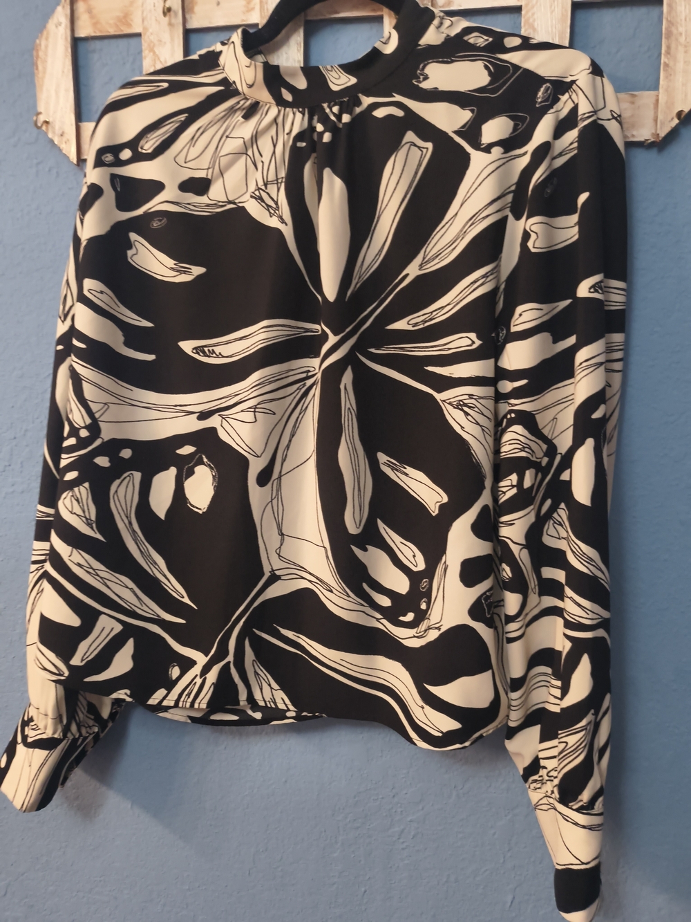 cupcakes & cashmere Black and White Abstract Print Long-Sleeve Blouse